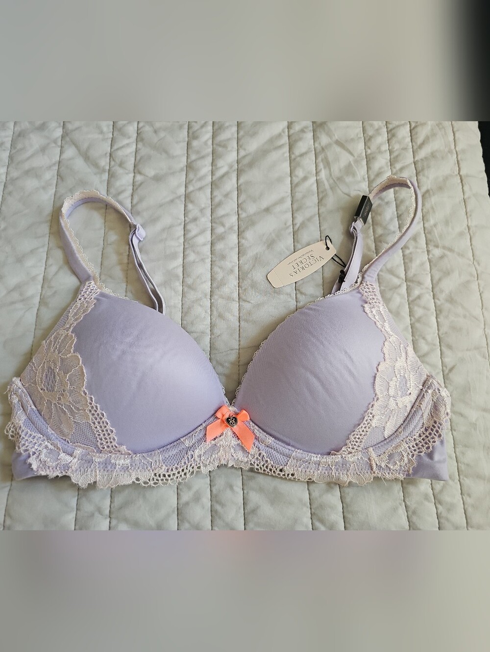 Victoria's Secret Body By Victoria Wireless Padded Bra Lavender Lace $42 32B NWT